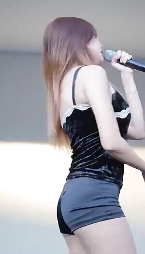 This dance is better in slow mo