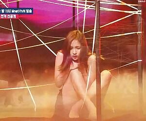 Twice - Mina is scared