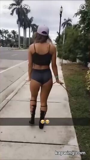 shaking her ass