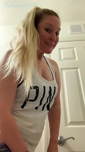 Added a little more motivation for today’s workout 🔌 🍑