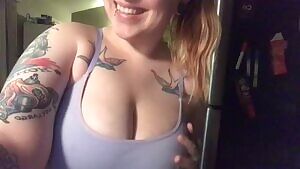 Big titties to kick off the weekend 😊