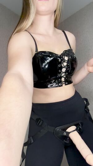 Amazon Position BDSM Dominatrix Domme Femdom