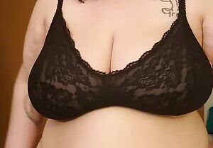 A jiggly, bouncy drop for Titty & Tummy Tuesday!