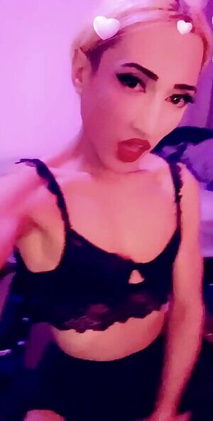 baby girl needs attention 🥺💕