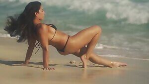 Someone wanna help me stroke for Aly Raisman?