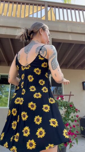 Upskirt Tease 19honeysuckle 24/7 Blonde Booty