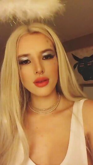 What is it about Bella Thorne that is so sexy? I don't know anymore but she makes my cock hard as a rock and she makes me happy.