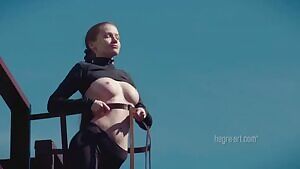 Emily Bloom - NYC Nude City Guide