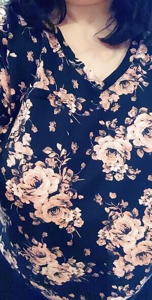 Titty Tuesday AND national drink wine day?! CHEERS! 🍷🍷