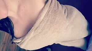 19 fresh out the shower wondering whos sucking them first and whos fucking me second? sc: analisesomee