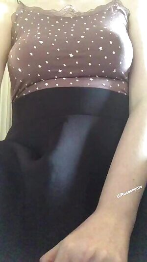 Skirts back by popular demand! I’ll link my gyfcat on my page if u wanna hear the pussy slaps😘