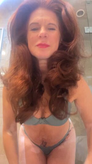 Flashing MILFs Amateur MILF NSFW Natural Tits
