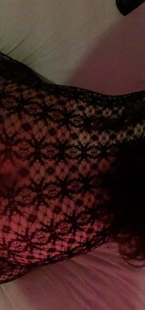 Girlfriend throwing her ass back on my cock