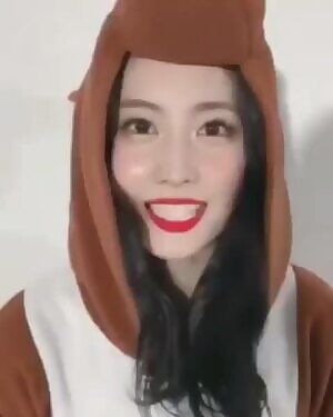 TWICE - Momo