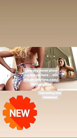 Showing her ass muscles - OF teaser