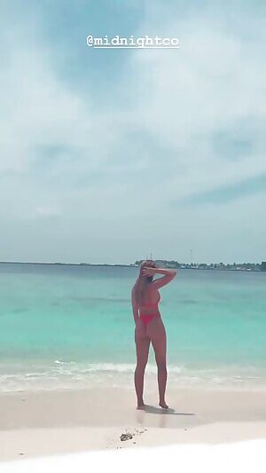 Get that little baywatch jiggle