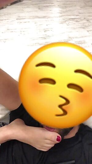 Feet Kissing while in chastity 🔑🦊