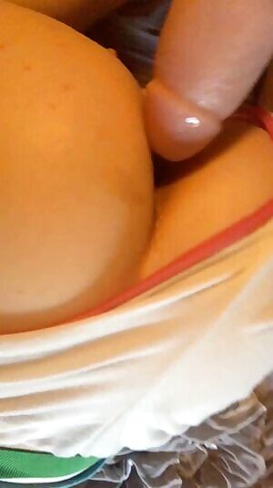 Stretching & training my tight little asshole 😈