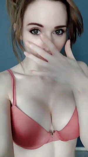 Horny Teen With Fuckable Body!