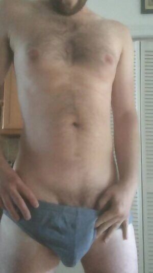 How to effectively wear tight briefs: An instructional GIF by me