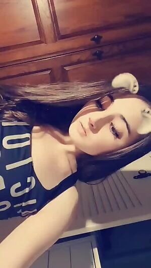 A Tit Drop To Make Your Monday Just A Little Better💕😘 r/BestBoobsGifs