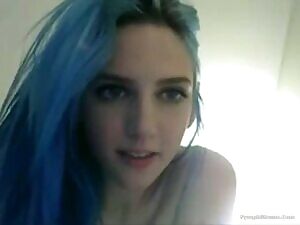 Hot cam babe pops her jugs