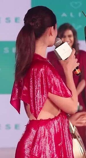 Alia Bhatt sideboob