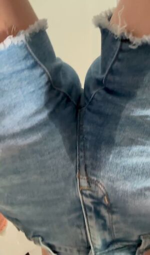 Piss Sluts Pee Peeing Pissing Wetting