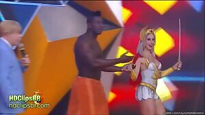 Carol Narizinho painted as She-Ra