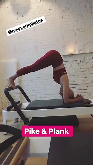 Emma Roberts showing us how and where she wants it