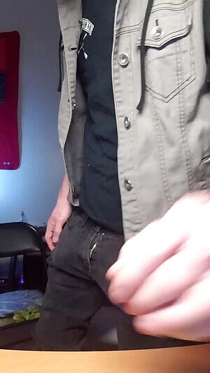 This goth BF needs some arm candy 😭