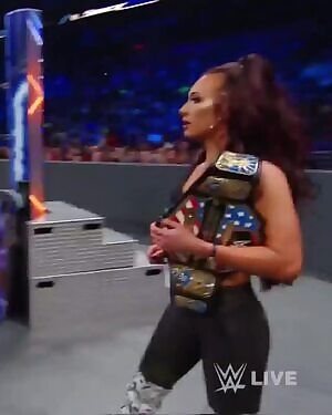 I haven’t came in over a week. Time to give Carmella a huge load.