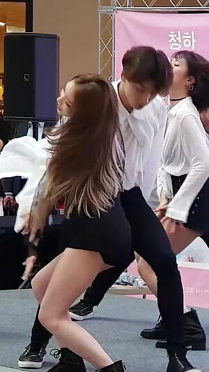 Chungha sideboob