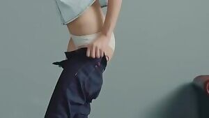 Gal Gadot teasing her ass in some tight jeans