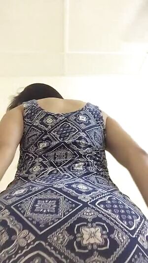 Showing Her Juicy Ass