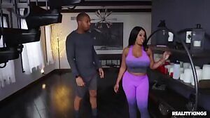 Stretching Aryana - Monster Curves