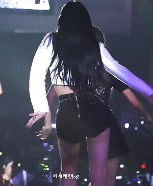 TWICE - Momo & Tzuyu