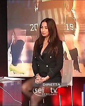 Alice Bertelli showing legs