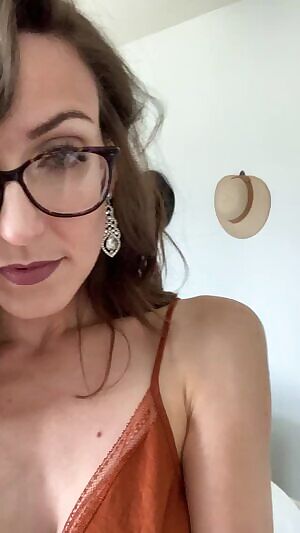 Come lay me down on this bed and use me like the little fuck toy i am.