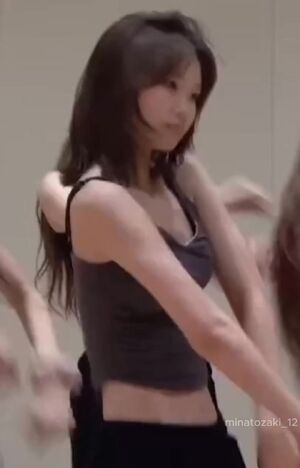LE SSERAFIM - Chaewon