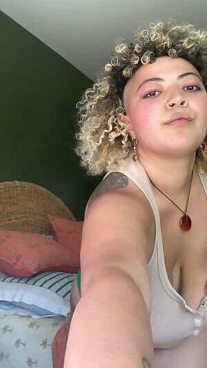 I like playing with my boobs when I’m bored 😋