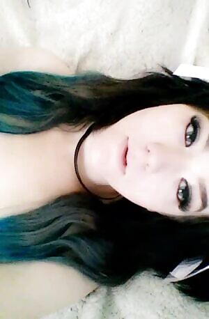 Catch me while I'm on and spend some time getting freaky with me ♡