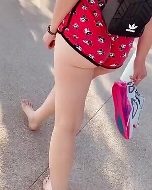 Venice Boardwalking🍑