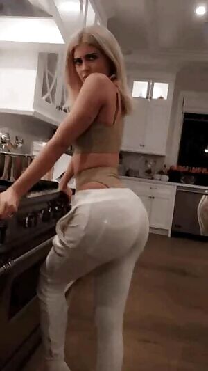 Kylie Jenner showing off her big ass