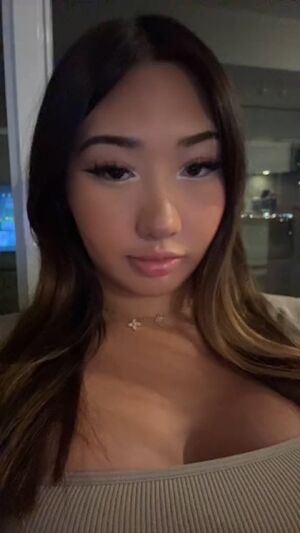 Perfect Nails Cleavage Cute Flirt4Free Sexy