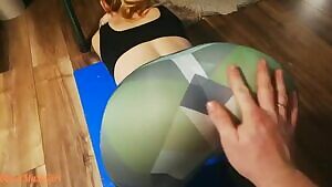 PERFECT TEEN IN YOGA PANTS