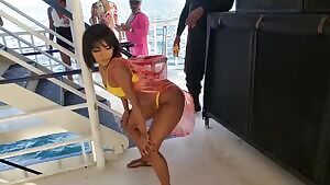 She shaking that ass in public