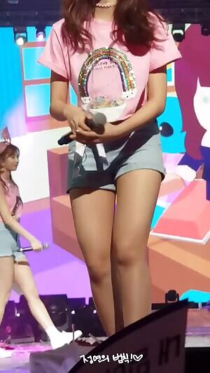 TWICE - Tzuyu & Jihyo