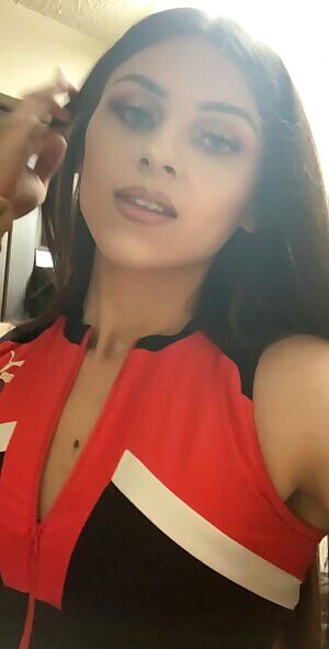 If you saw me at a party, would you even know I have something between my legs? 🍆🤫