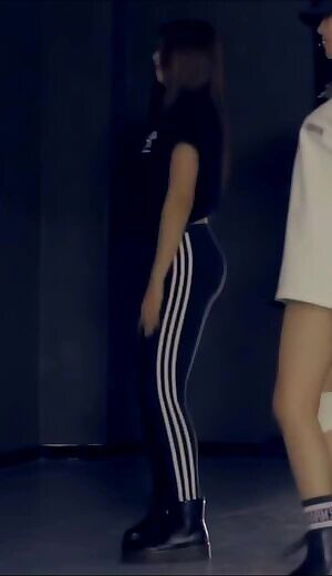 love asian girls in leggings